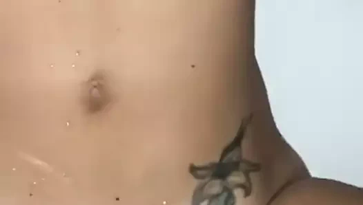 Piercingli kız