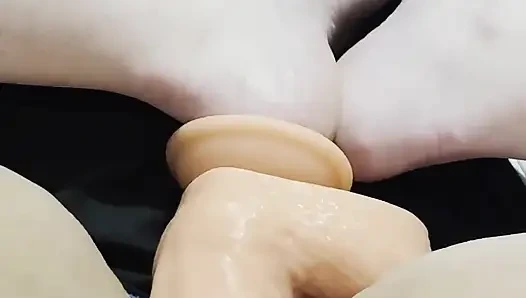 Büyük dildo eğlencesi