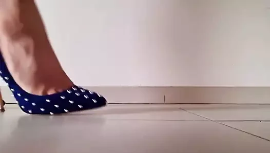 Yeni beyaz deri pantolonum.