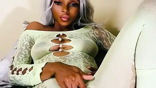 O Büyük Mac Kamyonu Bu Küçük Garaja Park Et