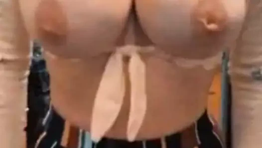 Yumuşak muhteşem lezzetli milf göğüsler