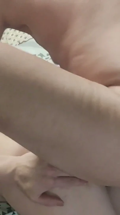 İçime boşalma! Büyük götlü sürtük üvey orta yaşlı seksi kadın boşalmama yardım ediyor | Klip 1