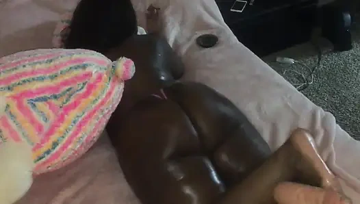 Kirli Diana çıplakken evde iyi vakit geçiriyor