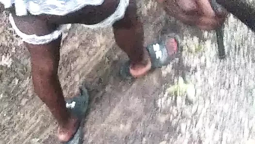 Seksi hizmetçi açık havada