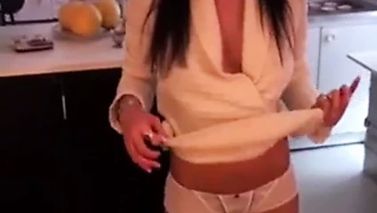 karanlık saçlı analfucked içinde çorap