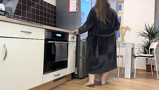 Kayınvalide mutfakta damadını sürtük götüne külotla boşaltıyor