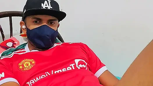 Büyük yarak mastürbasyon yapıyor