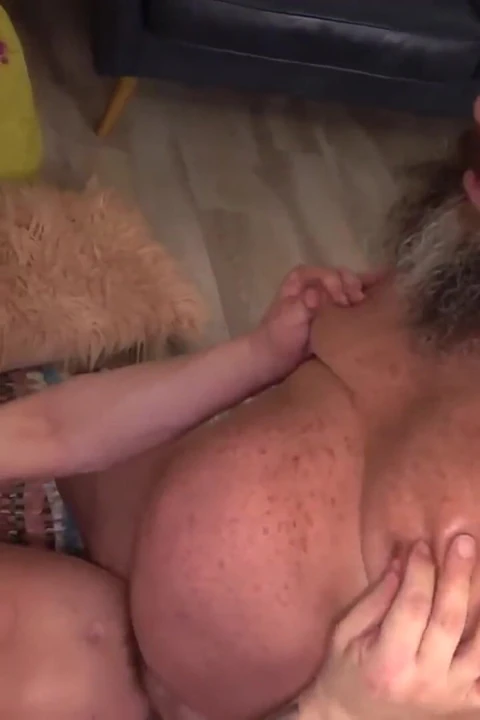 Bearfilms yaramaz hunk t wilcox obez gene wade'i doğuruyor
