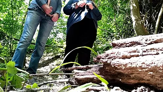 İlk kez mi doğaya boşalıyorsunuz? Merak etme, kayınvalide başarılı olacak!