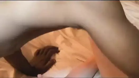 Büyük siyah horoz &amp; küçük beyaz fahişe