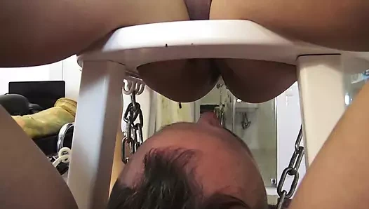 İşeme sandalyesi ve yüze oturma