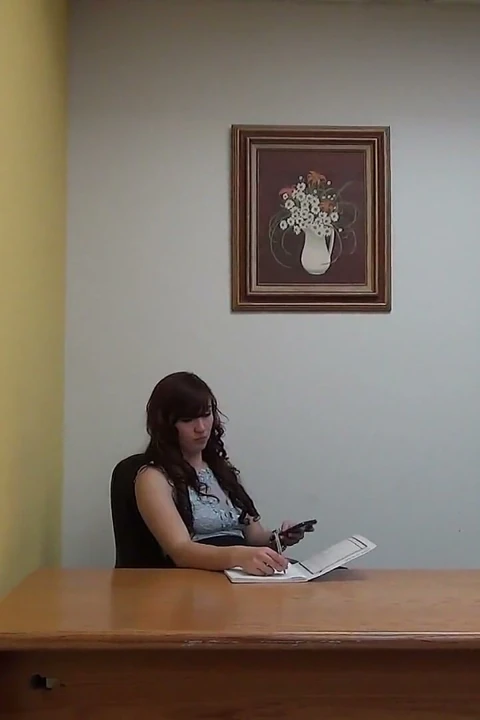 Otoriter stephie stephie staar'ı gösteriyor