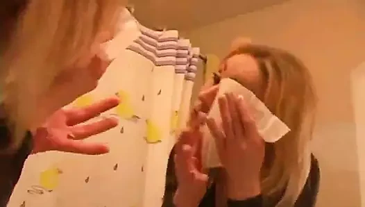 Bakış açısı yarak emme seansı yapışkan bir boşalmayla bitiyor