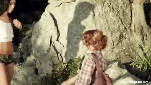 Budapeşte'den özel öpüşme lezbiyen aşıklar