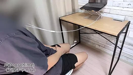 Bir kadın arkadaşım uzaktan toplantı sırasında bana sakso çekiyor. Uzaktan toplantı sona erdikten sonra dölleme seksi(#365)