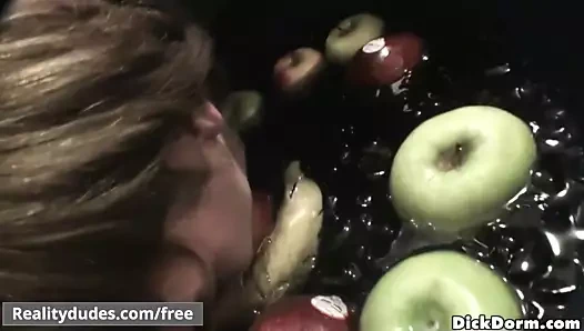 Elmalar ve toplar - gerçeklik dudes
