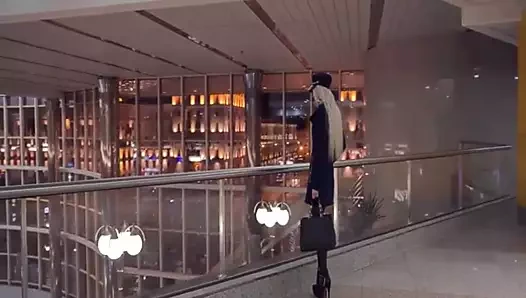 Yüksek topuklu çizmeler