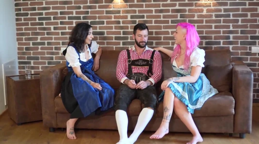 sonra oktoberfest gay adam getiriyor ev üç azgın civcivler