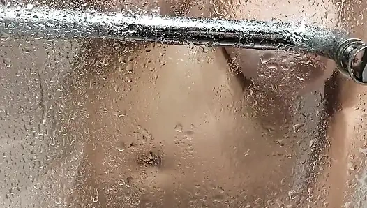 Büyük memeli üvey kız kardeş