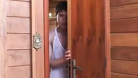 İki genç latin adam Bruno Lorran ve Allan Marony Ebjoy ayakları yaladıktan sonra anal