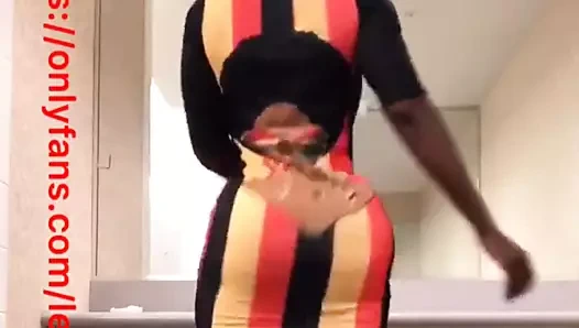 Tatlı lea lea götünü alkışlıyor