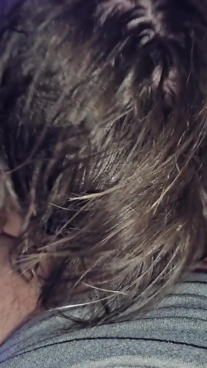 Siyah ışık altında çıplak yarak emiyor | Klip 3