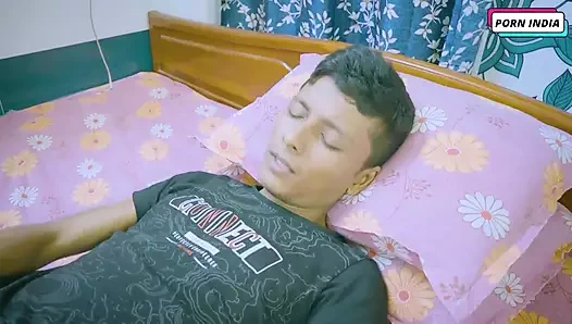 Üvey anne üvey oğluna nasıl sikişmesini öğretiyor