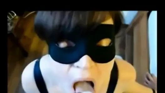 Emma aime quand je lui gicle dans sa bouche