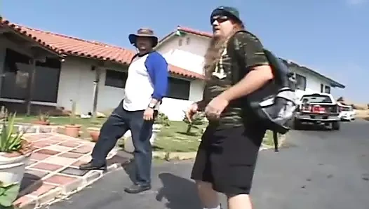 Şehvetli ve amatör büyük memeli esmer kadın deli gibi sikişiyor