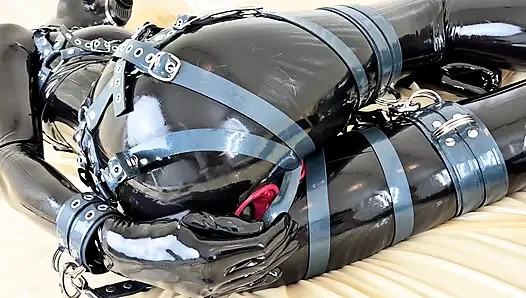 OnlyFans teaser - yerleşik vajinal ve anal prezervatifli lateks kedi kıyafetiyle anal eğlence!