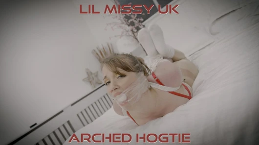 Lil missy İngiltere - kemerli hogtie bağlı ve ağzı tıkalı bağlı bant ağzı tıkalı (GagAttack.NL)