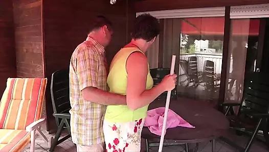 Olgun yarak emiyor olgun amcık sikişiyor parmaklıyor