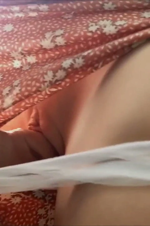 Aman Tanrım! Otobüste Eteğinin Altında Edepsiz Seks. Sert Bir Yarak Amcığıma Boşalıyor.