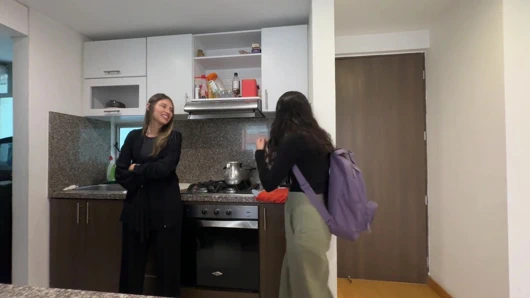 En iyi arkadaşım lezbiyen fantezimi gerçekleştiriyor ve kocama hamile olduğumu düşünüyorum.