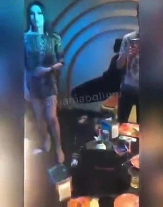 Azeri qiz restaranda 2021