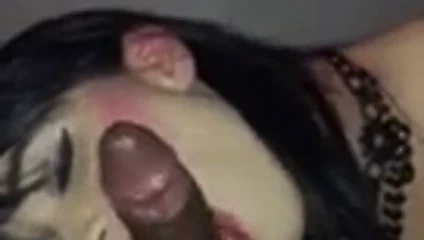 Kadın kılıklı sürtük için büyük zenci yarağı