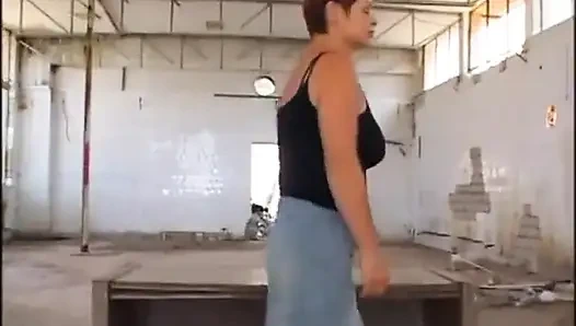 Olgun çift büyük kıllı amcık sikişi. Ağzına boşalma