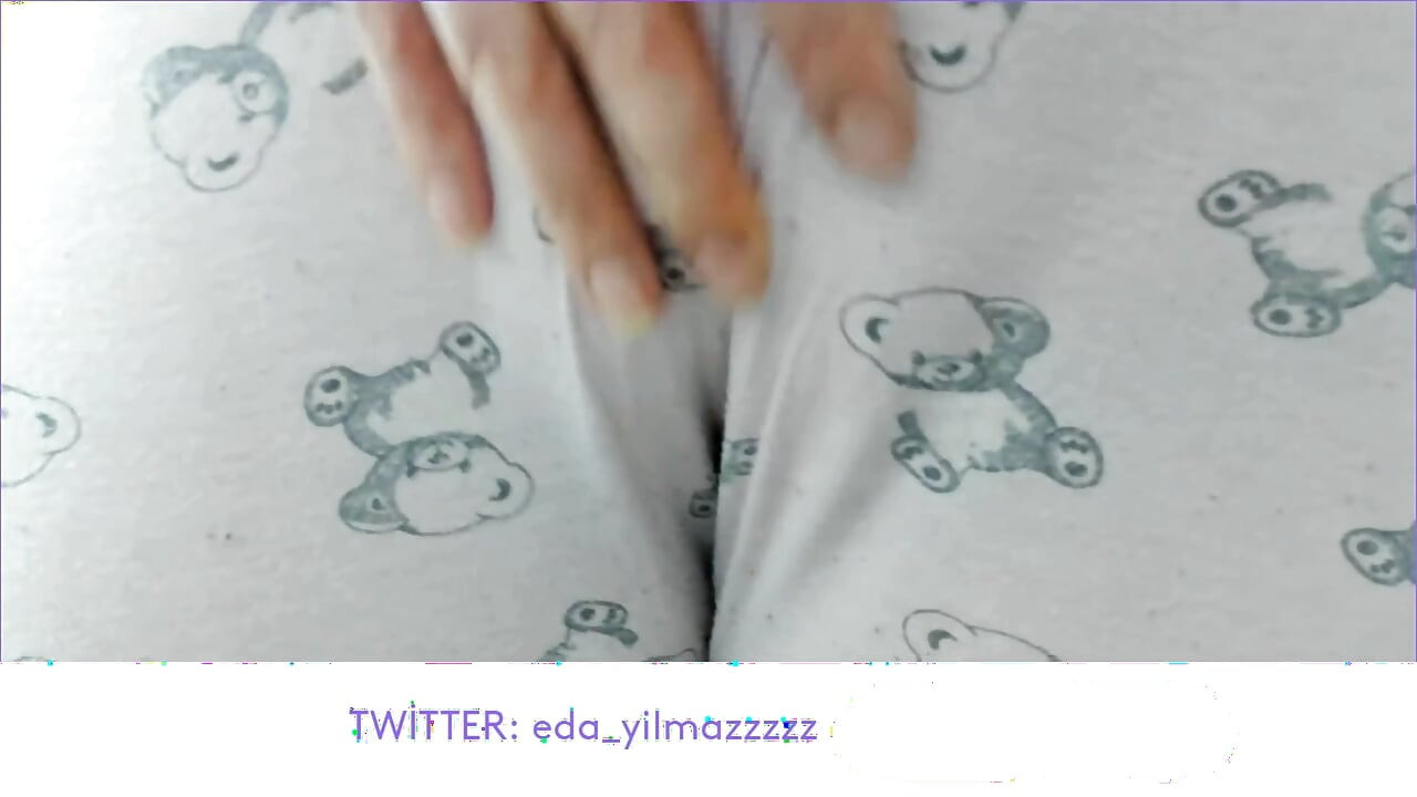 MASTURBATE WITH PAJAMAS- RUBBING PUSSY WITH PAJAMAS- CAMELTOE
