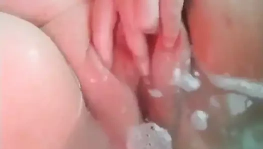 Bbw tombul eş masturbates süre alma kabarcık banyo