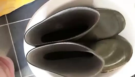 benim iyi kullanılmış dunlop dee kısa yeşil wellies içine işemek