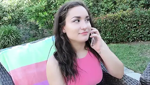 Üvey kız en iyi arkadaşını gırtlağına kadar alıyor