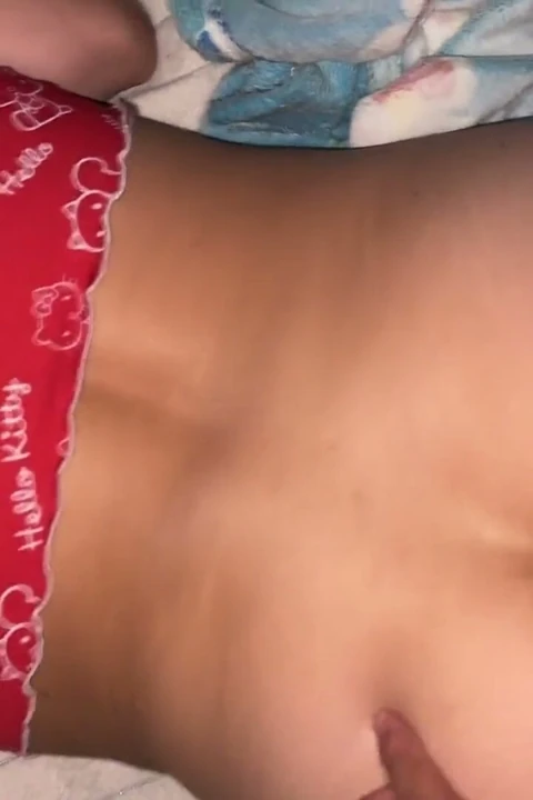 Komşumla ev yapımı porno beni onun kocasıyla karıştırıyor ama yine de benim onu seviştiğimi seviyor