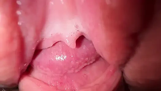 Son derece yakın çekim sıkı genç amcığı sikiyor