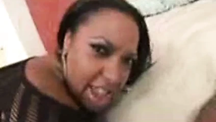 Siyah şişman ganimet kız