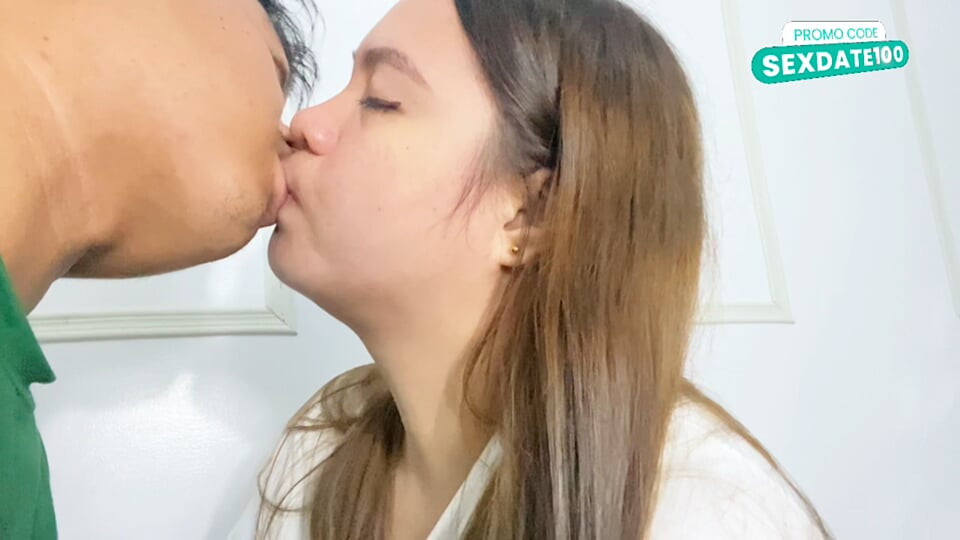 ALDATAN KıZ ARKADAŞ YAKıN ZAMANDA SEKS YAPARKEN TANıŞTıĞı BIR ADAM TARAFıNDAN SIKILIYOR