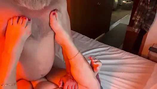 Babasının döllenmesi fışkırtıyor