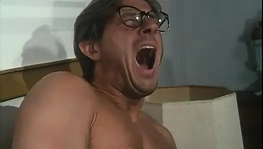 Klasik kıllı amcık götüyle üçlü grup seks