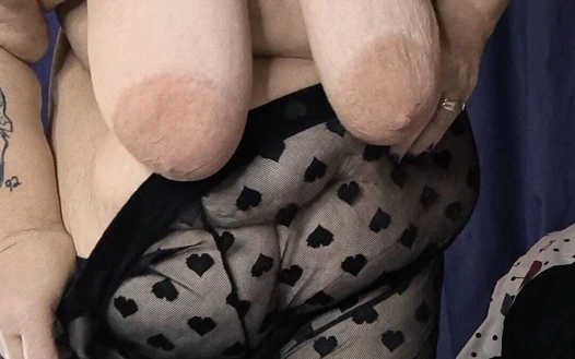 Шаловливая сетка испытывает оргазм, о чем не пожалеет