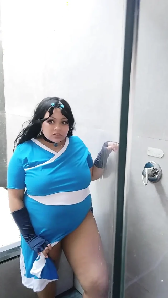 İri güzel kadın Katara cosplay fotoğraf çekimi