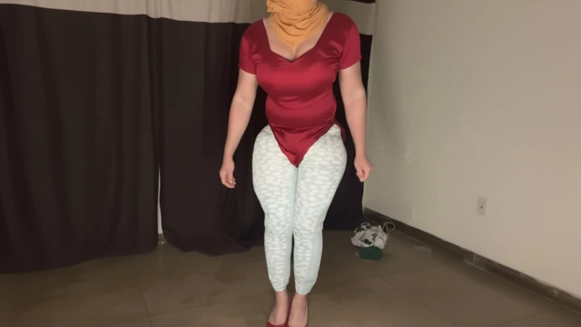 Saten ipek elbiseli takım elbiseli salwar ateşli travesti büyük memeler ve göğüsler